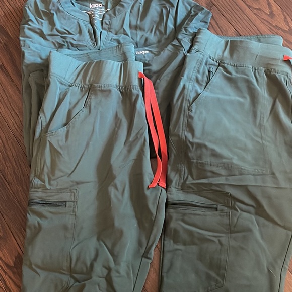 Nursing scrub sets - Picture 2 of 6